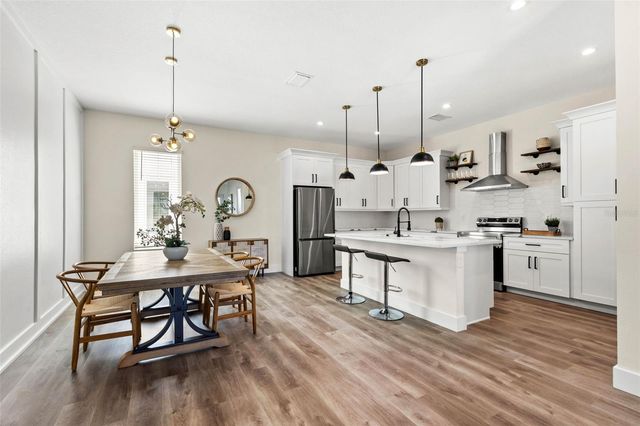 121 E WARREN AVENUE 3, Tampa, FL 33602