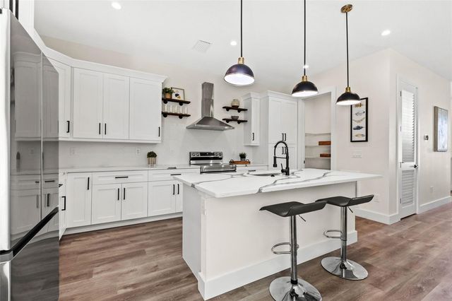 121 E WARREN AVENUE 3, Tampa, FL 33602