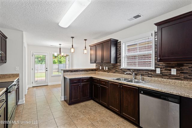 6450 Arbor Lake Drive, Horn Lake, MS 38637