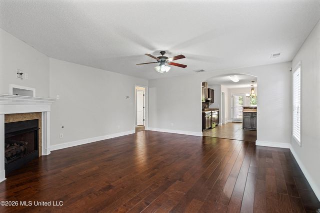 6450 Arbor Lake Drive, Horn Lake, MS 38637