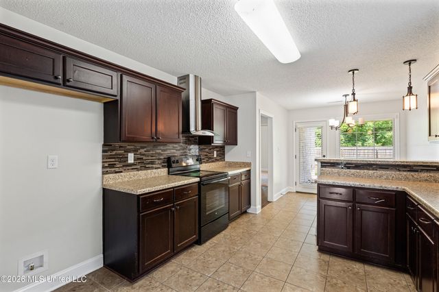6450 Arbor Lake Drive, Horn Lake, MS 38637