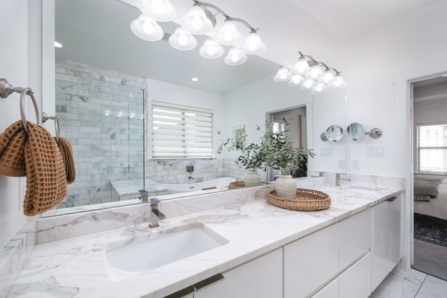 2415 Knight Street A, Dallas, TX 75219