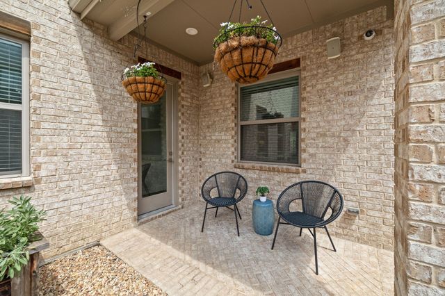 2415 Knight Street A, Dallas, TX 75219