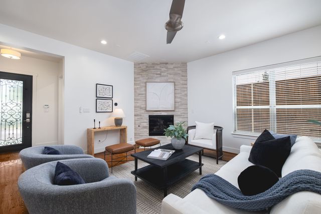 2415 Knight Street A, Dallas, TX 75219