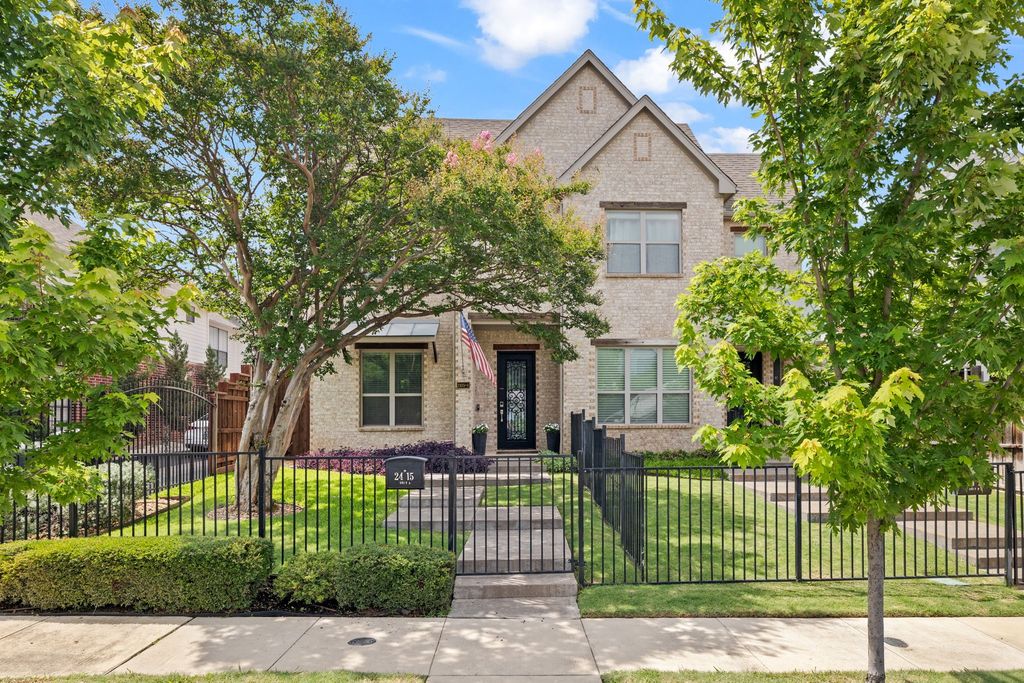 2415 Knight Street A, Dallas, TX 75219