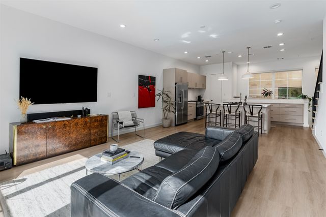419 W 9th Street D, Dallas, TX 75208