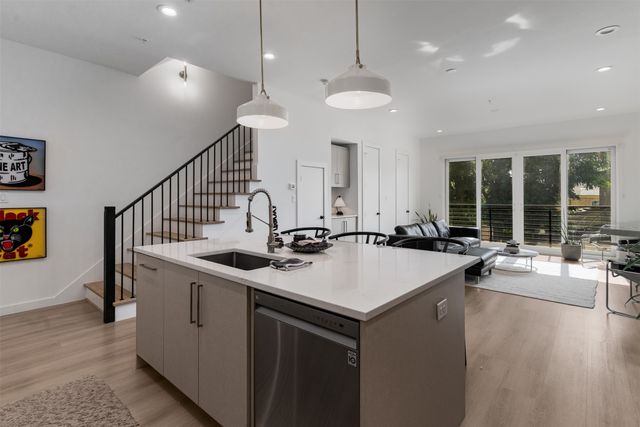419 W 9th Street D, Dallas, TX 75208