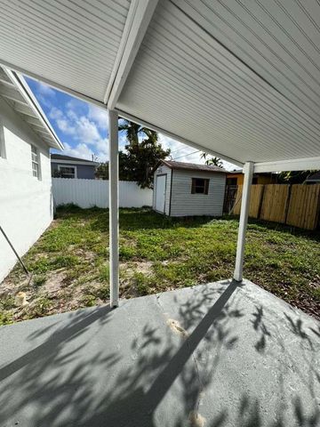 4871 SW 24th Avenue, Fort Lauderdale, FL 33312