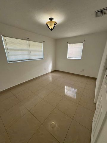 4871 SW 24th Avenue, Fort Lauderdale, FL 33312