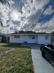 4871 SW 24th Avenue, Fort Lauderdale, FL 33312