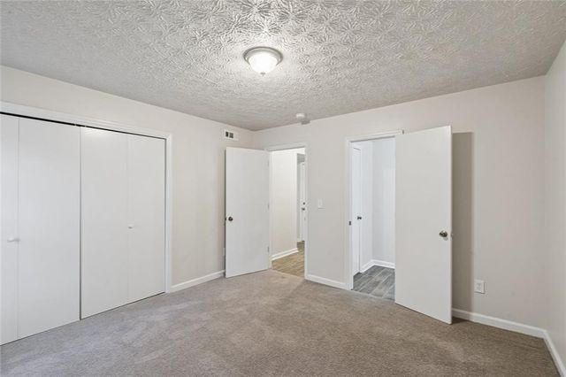 587 Farmbrook Trail NE, Kennesaw, GA 30144