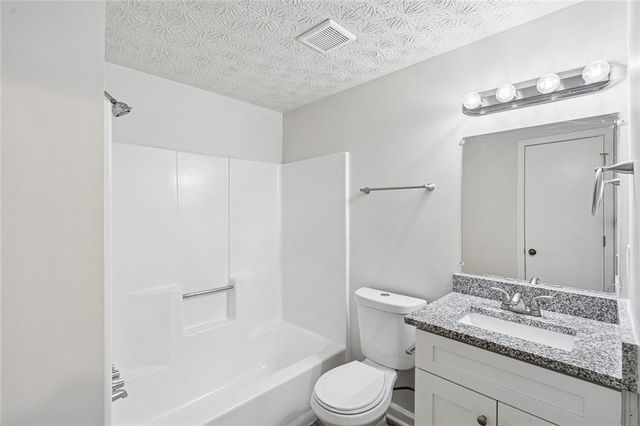 587 Farmbrook Trail NE, Kennesaw, GA 30144