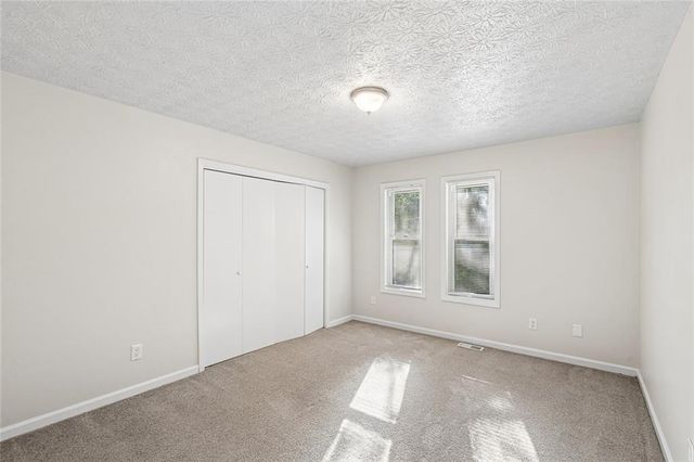 587 Farmbrook Trail NE, Kennesaw, GA 30144