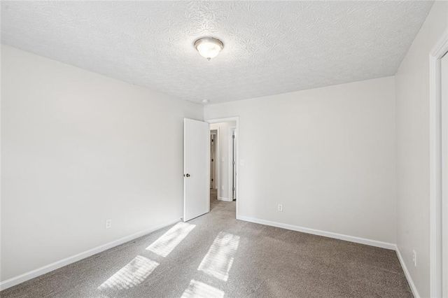 587 Farmbrook Trail NE, Kennesaw, GA 30144