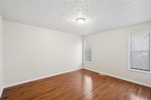 587 Farmbrook Trail NE, Kennesaw, GA 30144