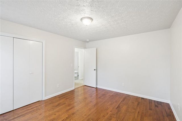 587 Farmbrook Trail NE, Kennesaw, GA 30144