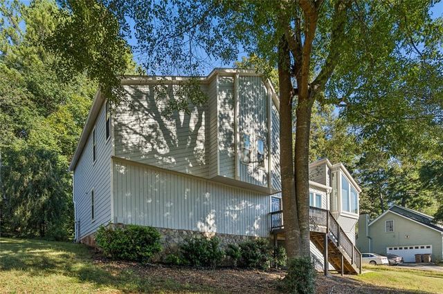 587 Farmbrook Trail NE, Kennesaw, GA 30144