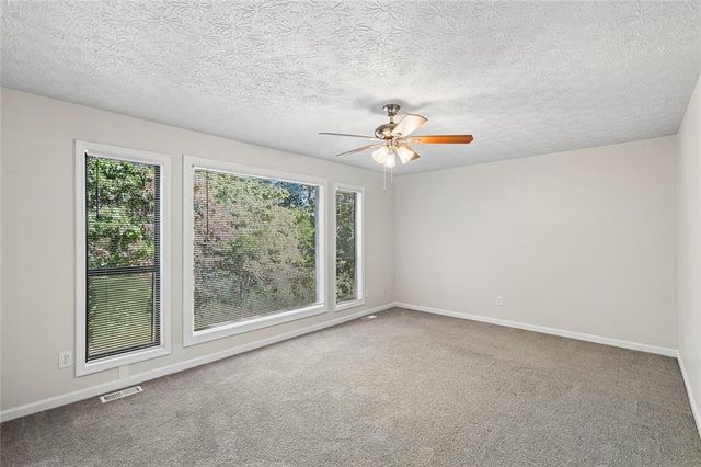 587 Farmbrook Trail NE, Kennesaw, GA 30144