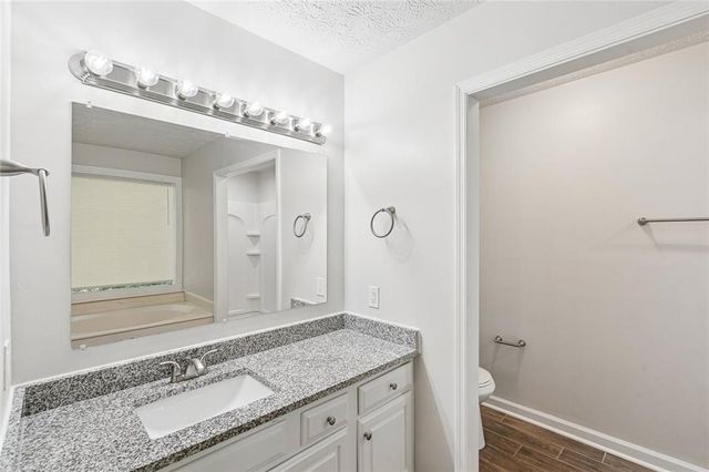 587 Farmbrook Trail NE, Kennesaw, GA 30144