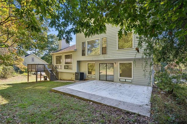 587 Farmbrook Trail NE, Kennesaw, GA 30144