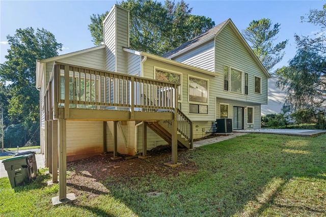587 Farmbrook Trail NE, Kennesaw, GA 30144