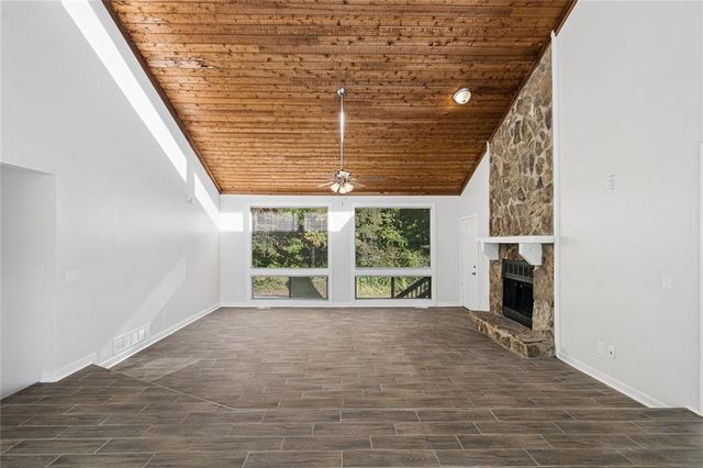 587 Farmbrook Trail NE, Kennesaw, GA 30144