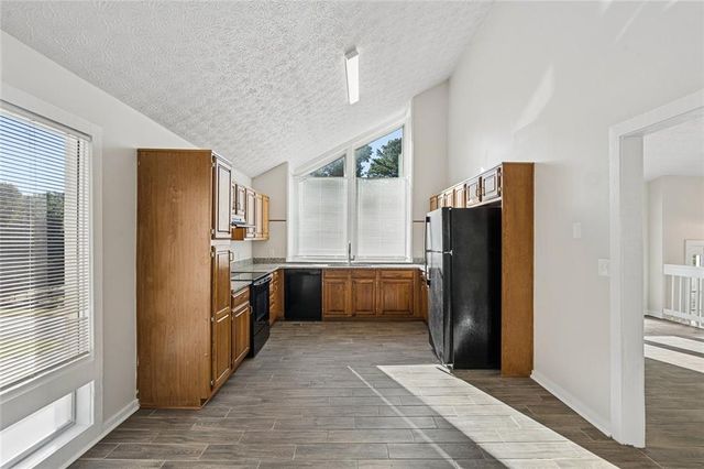 587 Farmbrook Trail NE, Kennesaw, GA 30144