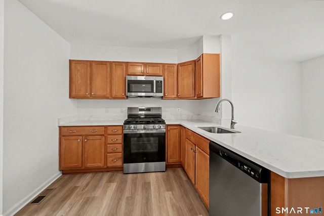 21 Whitmore Lane 1, Stamford, CT 06902
