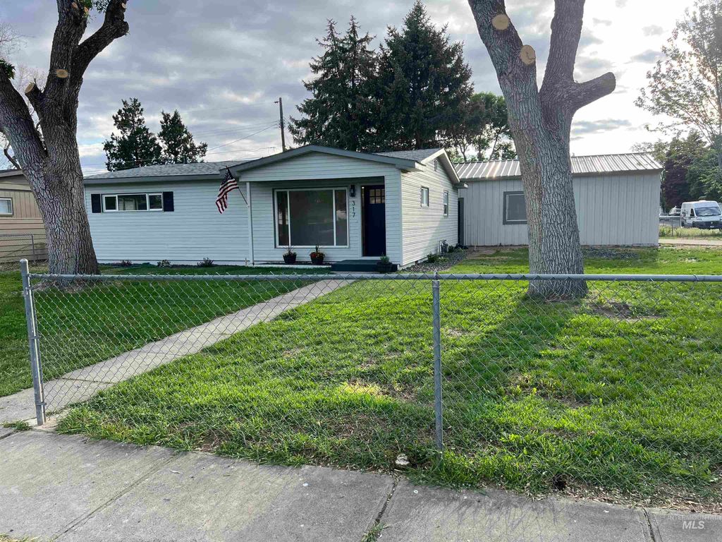 317 Baker Drive, Mountain Home, ID 83647