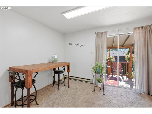 1424 Ne 2ND Ct, Mc Minnville, OR 97128