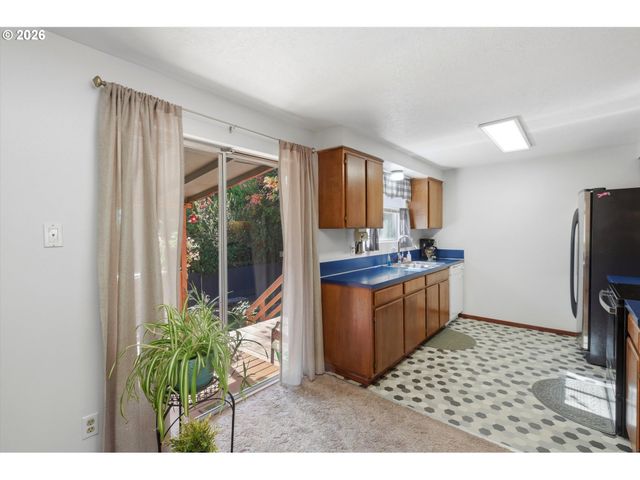 1424 Ne 2ND Ct, Mc Minnville, OR 97128