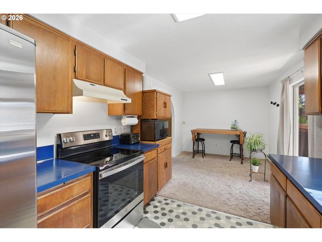 1424 Ne 2ND Ct, Mc Minnville, OR 97128