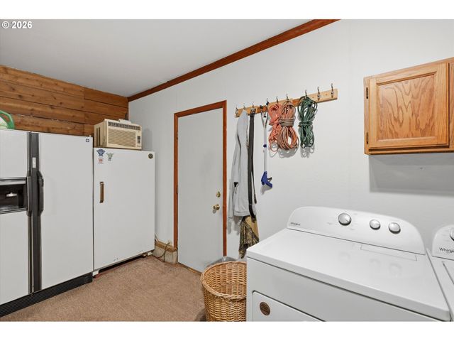 1424 Ne 2ND Ct, Mc Minnville, OR 97128