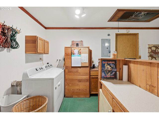1424 Ne 2ND Ct, Mc Minnville, OR 97128