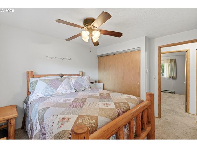 1424 Ne 2ND Ct, Mc Minnville, OR 97128