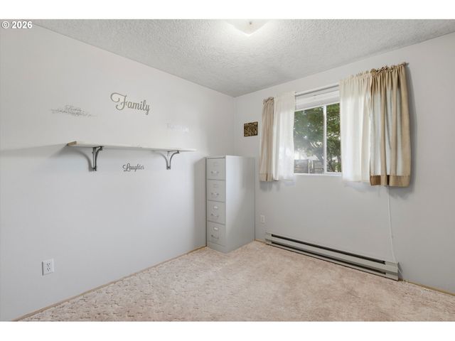 1424 Ne 2ND Ct, Mc Minnville, OR 97128