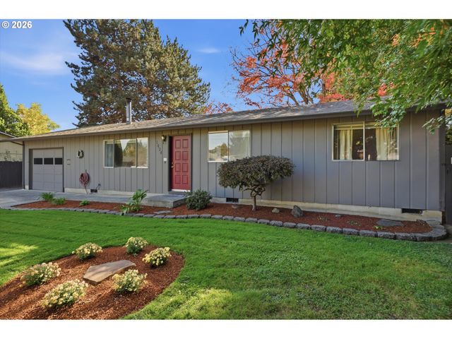 1424 Ne 2ND Ct, Mc Minnville, OR 97128