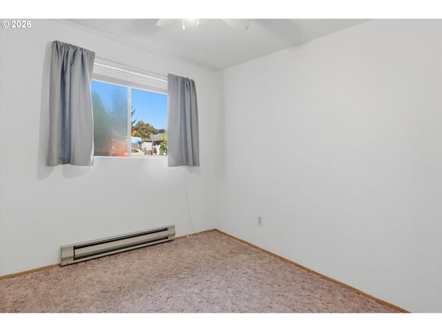 1424 Ne 2ND Ct, Mc Minnville, OR 97128