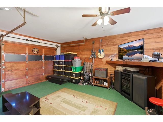1424 Ne 2ND Ct, Mc Minnville, OR 97128