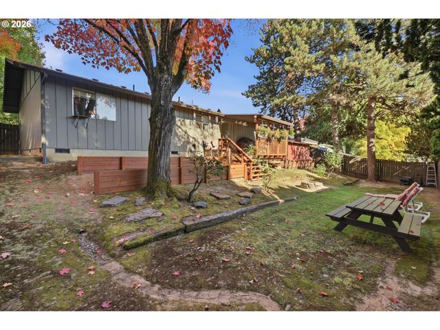 1424 Ne 2ND Ct, Mc Minnville, OR 97128