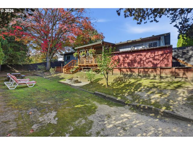 1424 Ne 2ND Ct, Mc Minnville, OR 97128