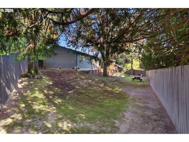 1424 Ne 2ND Ct, Mc Minnville, OR 97128