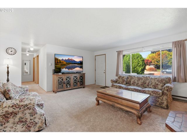 1424 Ne 2ND Ct, Mc Minnville, OR 97128