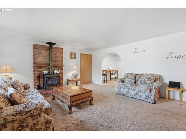 1424 Ne 2ND Ct, Mc Minnville, OR 97128