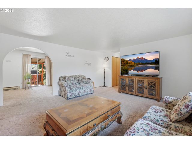 1424 Ne 2ND Ct, Mc Minnville, OR 97128