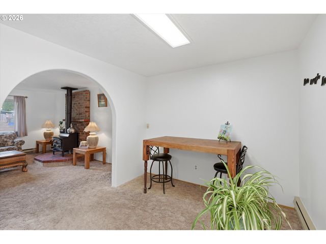 1424 Ne 2ND Ct, Mc Minnville, OR 97128