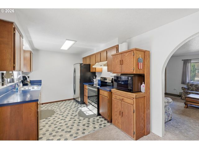 1424 Ne 2ND Ct, Mc Minnville, OR 97128