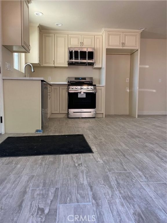 1727 W Santa Ana Boulevard, Santa Ana, CA 92703