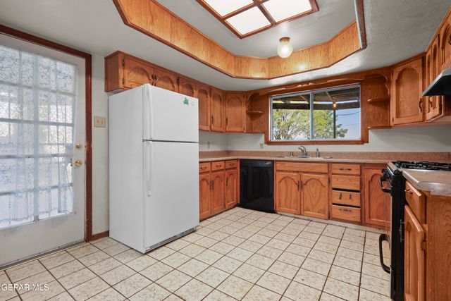 6329 CHERBOURG Avenue, El Paso, TX 79925
