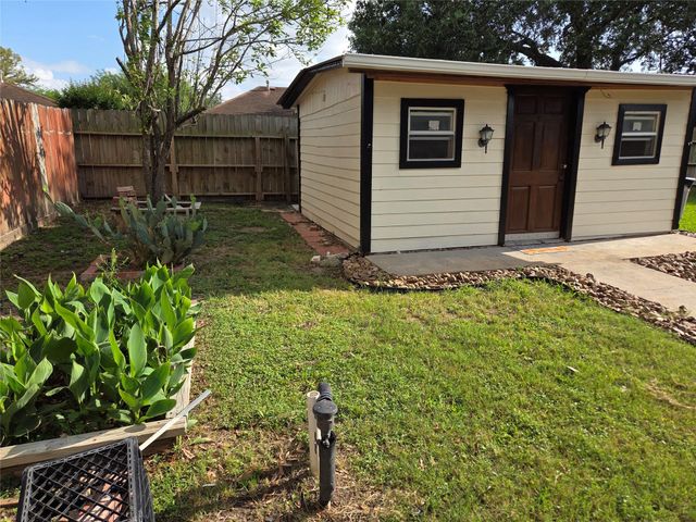 15415 Beechnut Street, Houston, TX 77083